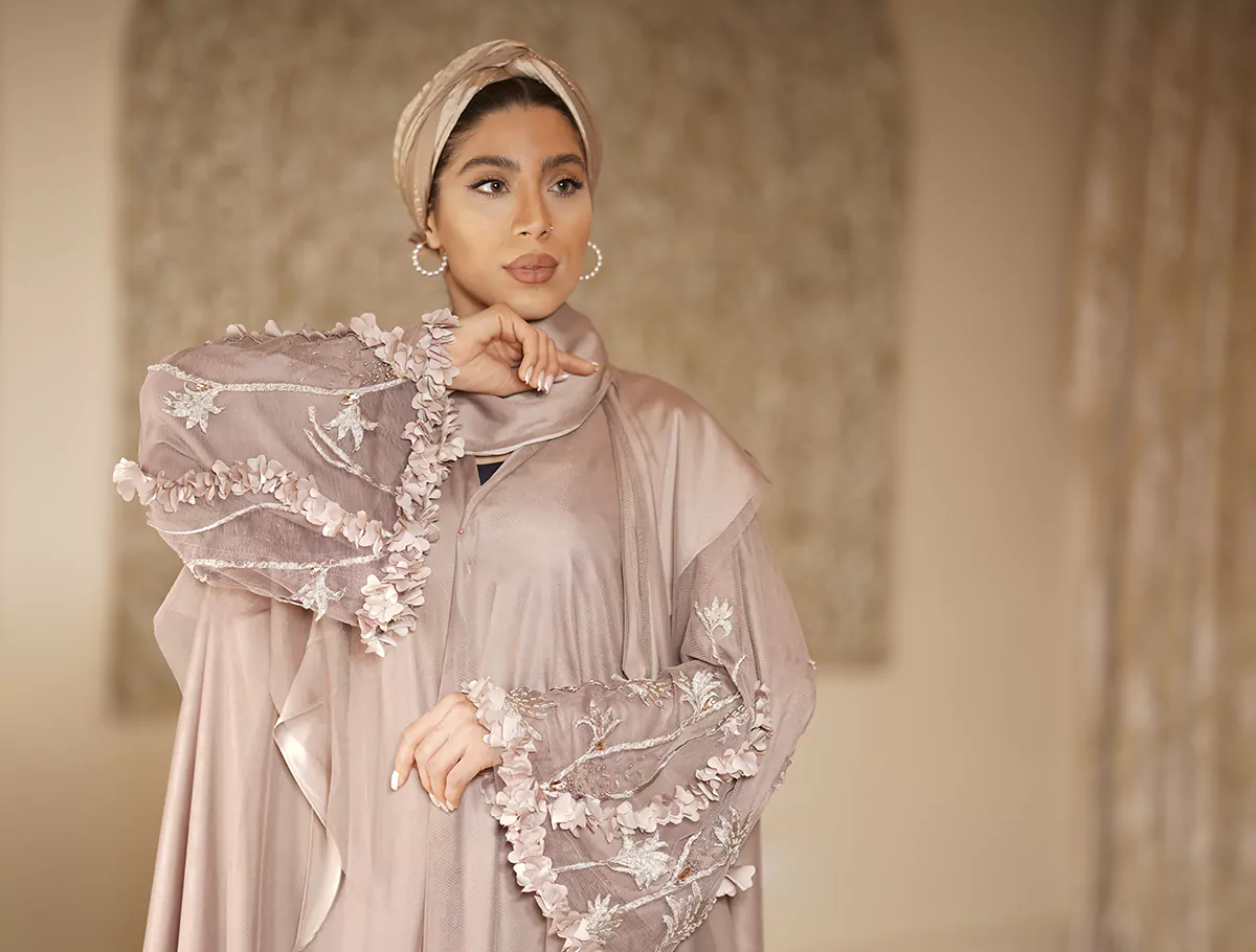 Pink Abaya with Embroidered Flowers & Tapestry - Image 4