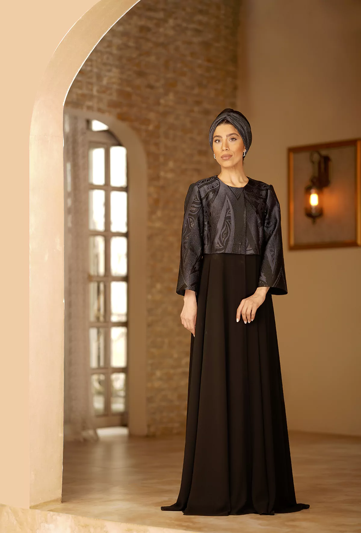 Black Abaya with Jacquard fabric & Crêpe Fabric - Image 2
