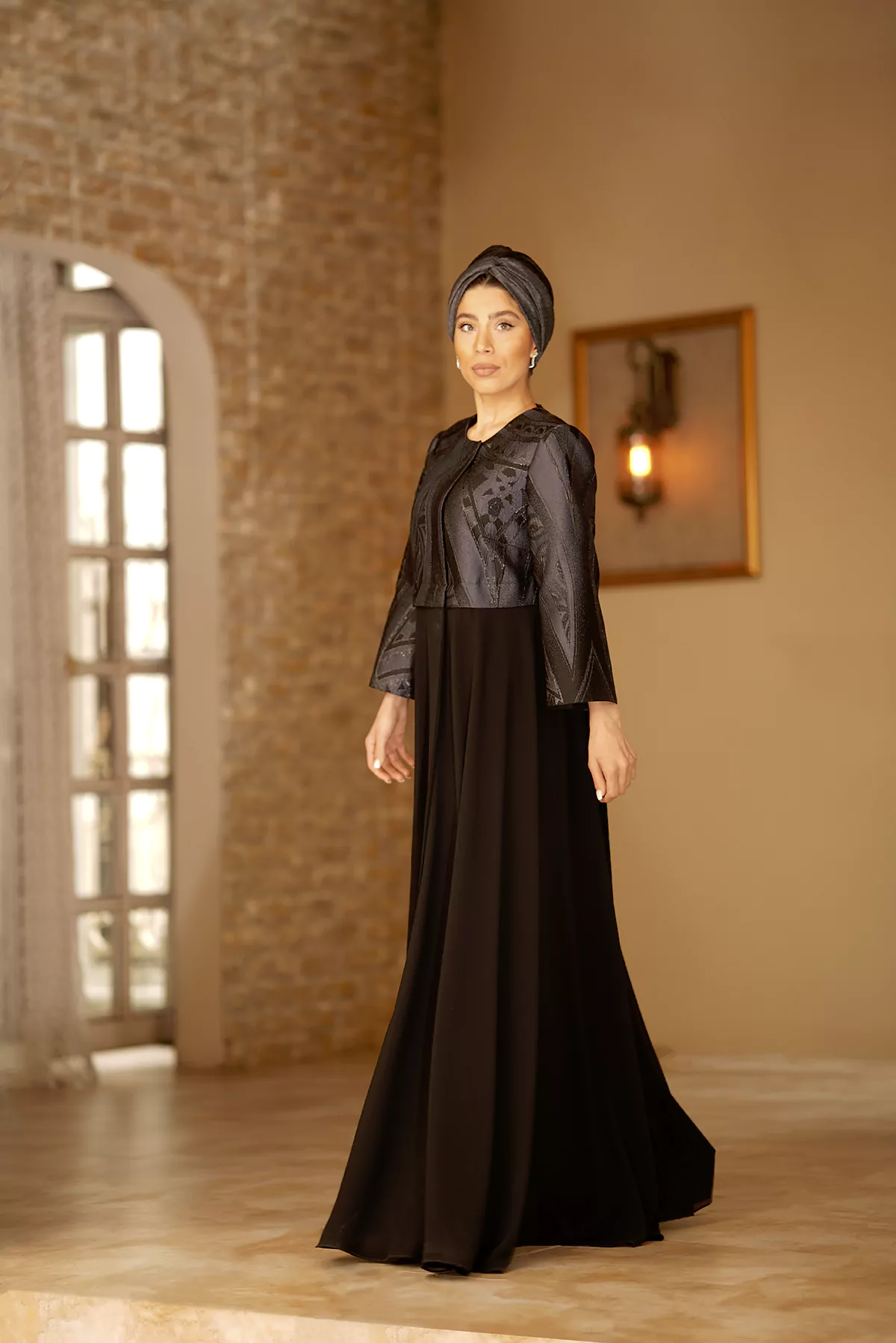 Black Abaya with Jacquard fabric & Crêpe Fabric - Image 3
