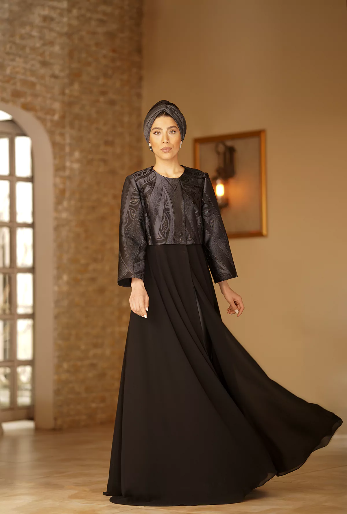 Black Abaya with Jacquard fabric & Crêpe Fabric - Image 4