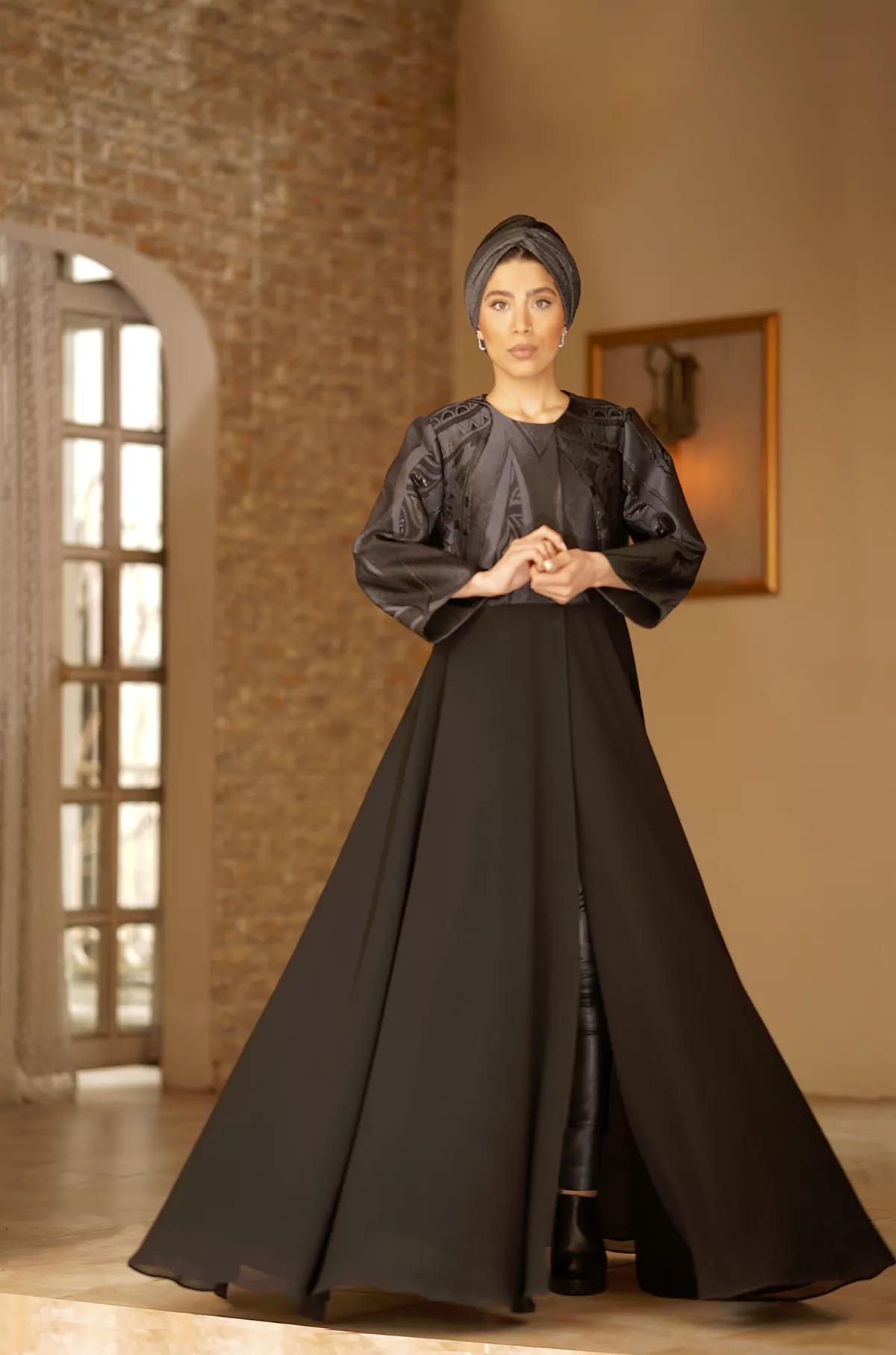 Black Abaya with Jacquard fabric & Crêpe Fabric